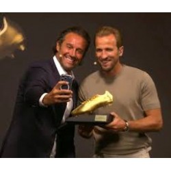 Harry Kane odbiera nagrodę Europejskiego Złotego Buta